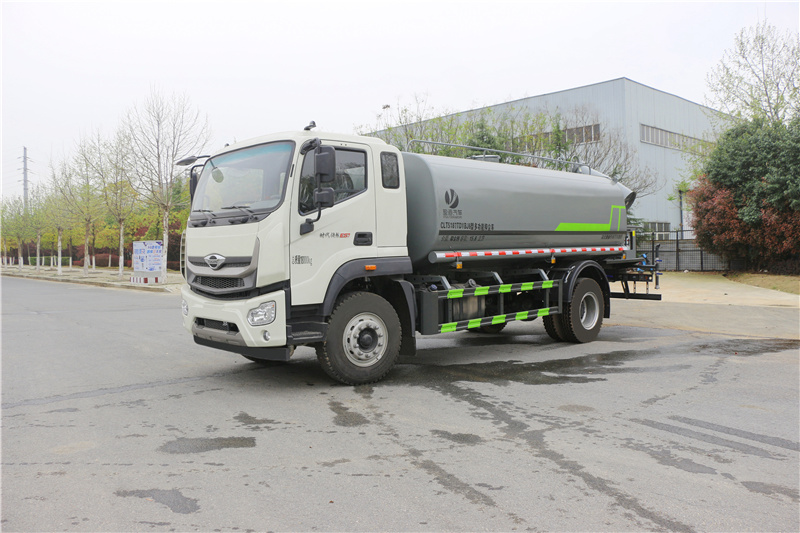 福田領(lǐng)航16方灑水車(chē)_CLT5181GPSBJ6A型綠化噴灑車(chē)