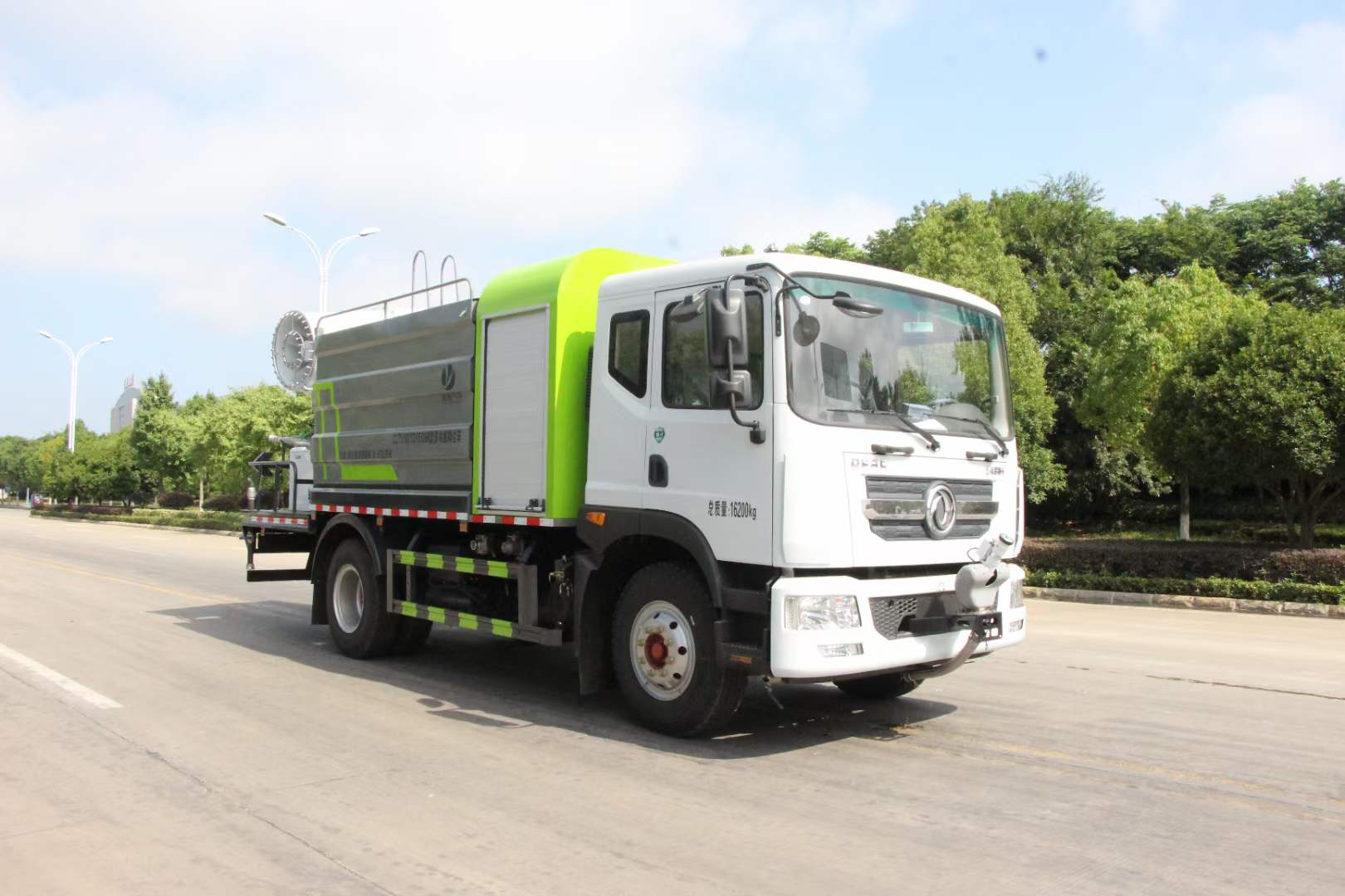 多利卡D9/80米霧炮車(chē)|CLT5160TDYEQ6B型多功能抑塵車(chē)